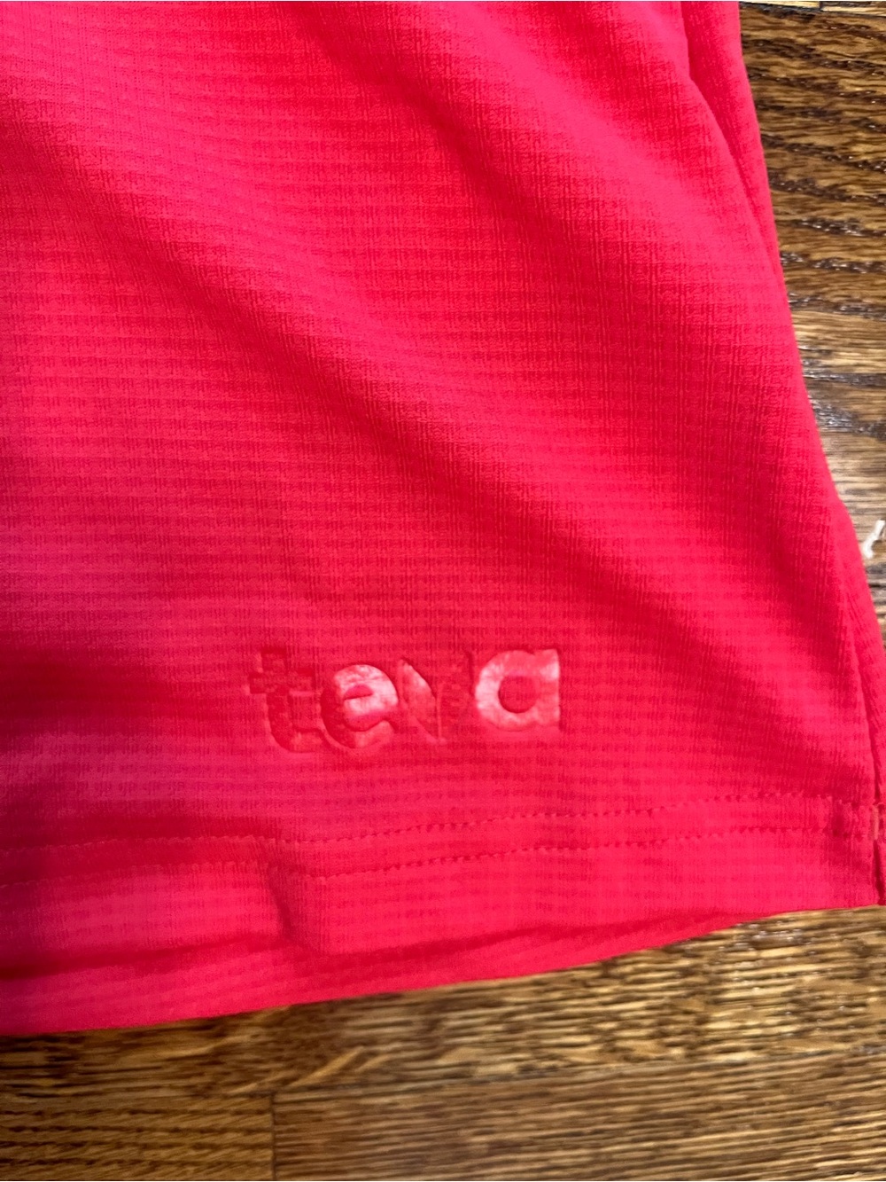 NWT Adidas Climachill upf 50 Women’s Red Short-Sleeve Henley Golf Top Shirt - Picture 4 of 9